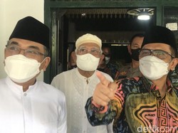 Sowan Gus Mus di Leteh, Menko Polhukam Mahfud Minta Didoakan Ini