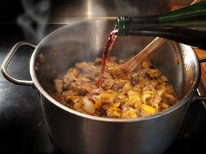 Benarkah Alkohol Menguap Saat Dimasak hingga Tidak Bersisa?