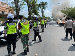 Mobil Pemudik Asal Surabaya Ludes Terbakar di Jalur Ploso-Jombang