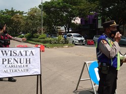 Kawasan Wisata Anyer Penuh, Pengunjung Diputar Balik