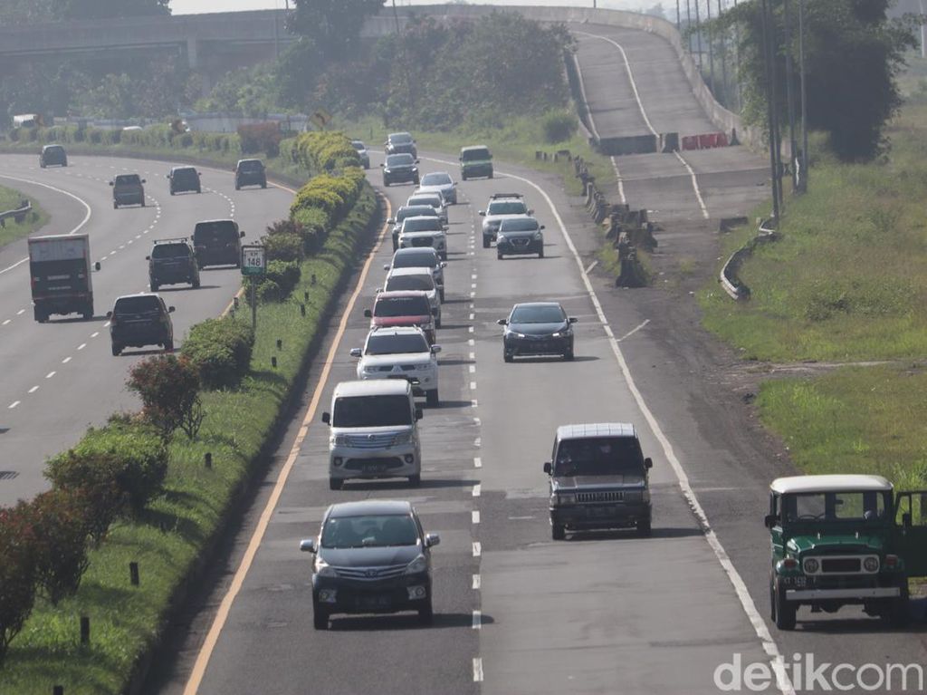 Snapshot: Arus Balik, Tol Padaleunyi Arah Jakarta Mulai Ramai Kendaraan