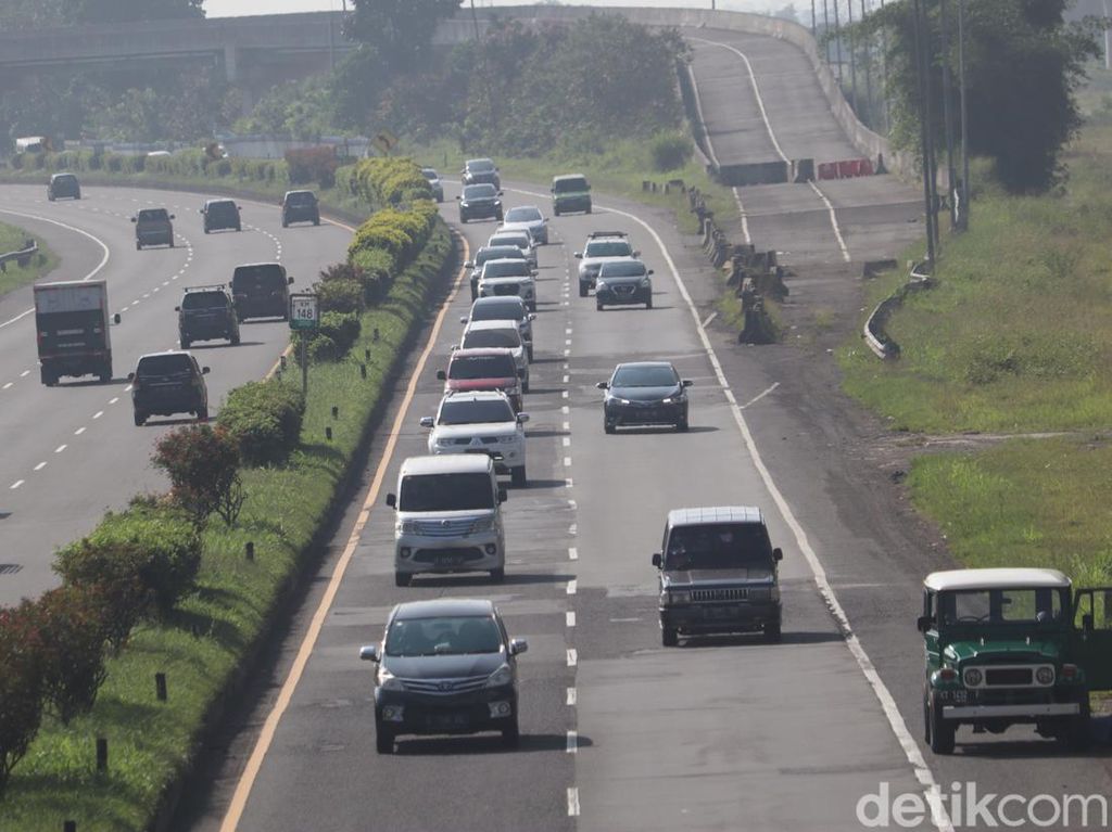 Snapshot: Arus Balik, Tol Padaleunyi Arah Jakarta Mulai Ramai Kendaraan Snapshot: Arus Balik, Tol Padaleunyi Arah Jakarta Mulai Ramai Kendaraan