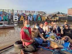Dirjen Bina Pemdes Dorong Kemajuan Wisata Pasar Apung Desa Lok Baintan