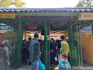 H+3 Lebaran, Ragunan Ramai Didatangi Pengunjung Pagi Ini