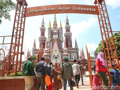 Pengunjung TMII Membludak Hari Ini