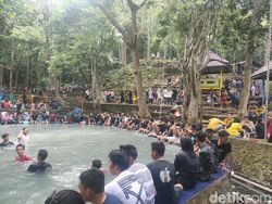 Permandian Air Panas Lejja Ramai Saat Lebaran, Pedagang Untung 3 Kali Lipat