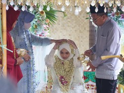 Tangis Haru Danny Pomanto Saat Putrinya Khatam Alquran-Siap Menikah