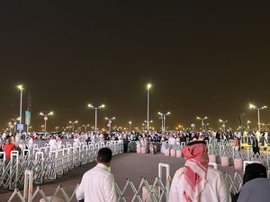 Warga Arab Rayakan Idul Fitri dengan Pesta Kembang Api, Tiket Ludes Terjual!