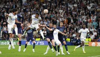 Di injury time, Rodrygo beraksi lagi. Foto: AP/Bernat Armangue