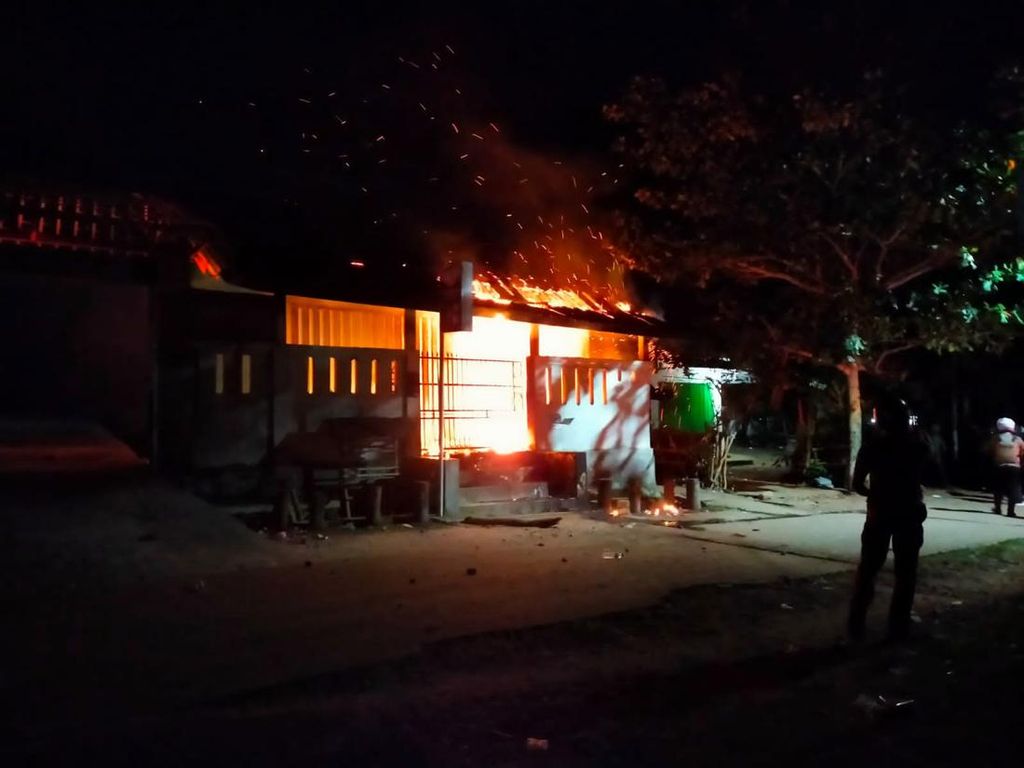 Pemerintah Ganti Rugi 6 Rumah yang Dibakar Saat Kerusuhan Mareje