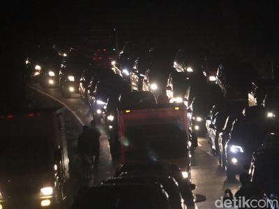 Situasi Lalin di Jalur Nagreg Malam Ini, Padat Merayap