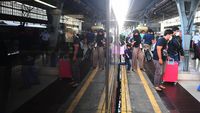 Suasana Stasiun Pasar Senen, Mulai Dipadati Penumpang Arus Balik