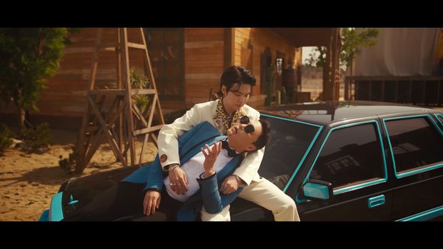 Momen Suga dan PSY di MV That That