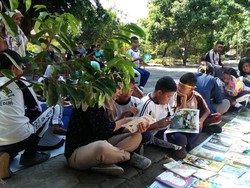 Kisah Nesti Dirikan Taman Baca di Kediri hingga Dikira Jualan Buku