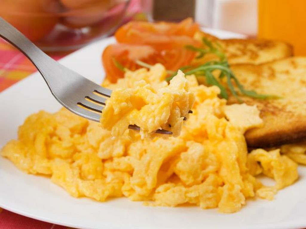Tanpa Minyak, Chef Ini Bagikan Tips Masak Telur Orak-arik Rebus
