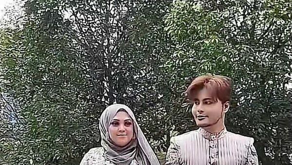 7 Foto Wanita Viral Pakai Baju Lebaran Heboh ala Mermaid, Bisa Sapu Jalanan