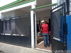 Warga Geruduk Kediaman Pria Penginjak Al-Quran di Cianjur!