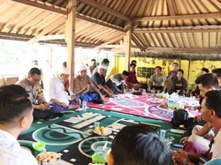 Berdamai, Enam Rumah Warga yang Dibakar di Mareje Dibangun Ulang