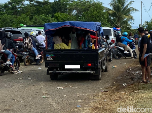 Kebiasaan Warga +62 saat Libur Lebaran: Naik Pikap sampai Atap Mobil Kebiasaan Warga +62 saat Libur Lebaran: Naik Pikap sampai Atap Mobil