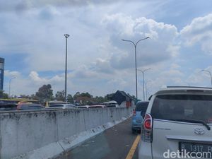 Daftar Titik Kepadatan Arus Balik di Tol Cikampek Siang Ini