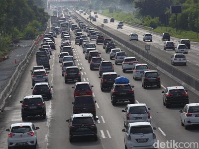 Arus Balik, Tol Jakarta Cikampek Terpantau Macet Selepas GT Cikatama
