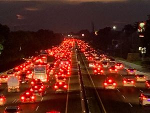 One Way Arus Balik, 2 Jalur Selepas Km 57 Cikampek Terpantau Padat