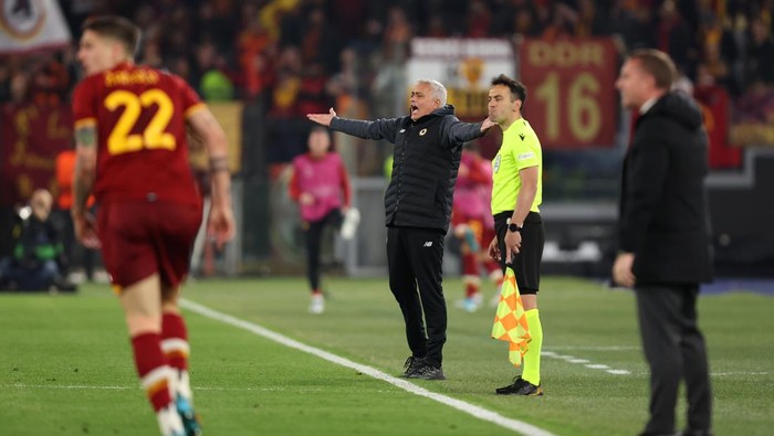 ROME, ITALY - MAY 05: Jose Mourinho, Head Coach of AS Roma reacts during the UEFA Conference League Semi Final Leg Two match between AS Roma and Leicester City at Stadio Olimpico on May 05, 2022 in Rome, Italy. (Photo by Julian Finney/Getty Images)