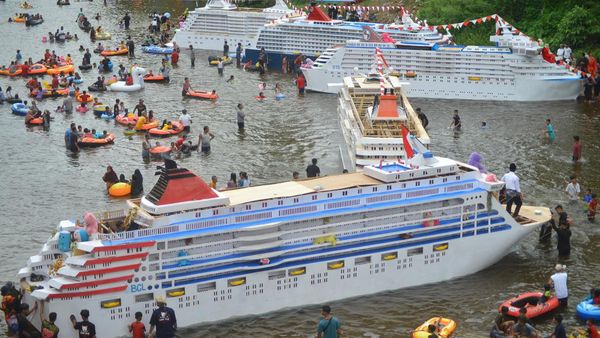 Banyak Kapal Pesiar Berlayar di Sungai Sumbar, Ada Apa?