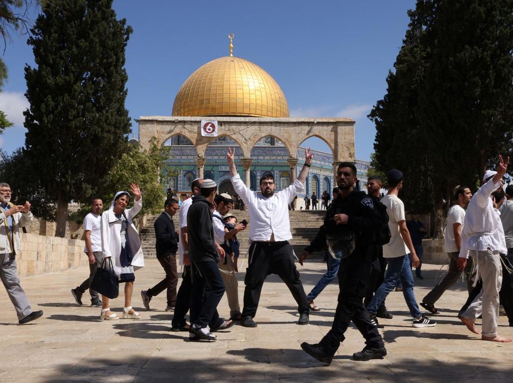 Bentrokan Warga Palestina vs Polisi Israel Pecah Lagi di Masjid Al-Aqsa
