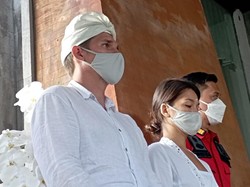 Jangan Main-main Makanya! Bule Telanjang di Pohon Sakral Bali Dideportasi