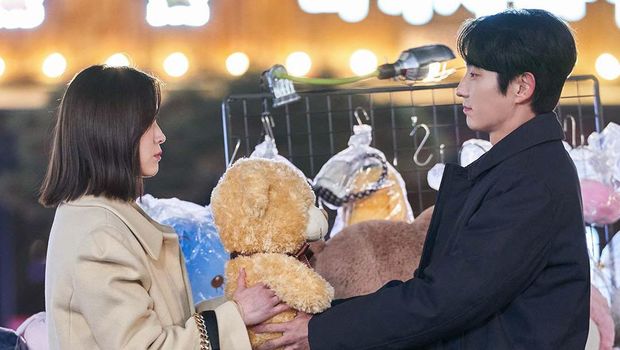 Lee Joon-gi dan Kim Ji-eun dalam Drama Korea Again My Life (2022)
