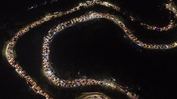 Foto Udara Arus Balik di Jalur Selatan Lingkar Gentong