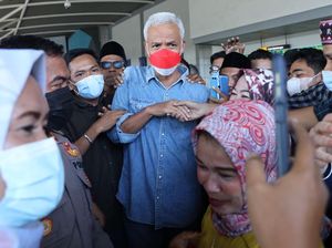 Ganjar Tepis Kian Jauh dengan PDIP Meski Tak Diundang Halal Bihalal Ganjar Tepis Kian Jauh dengan PDIP Meski Tak Diundang Halal Bihalal