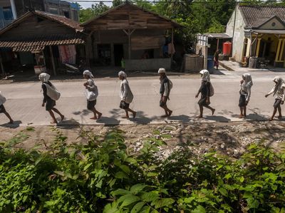 Ikut Tradisi Seba, Suku Baduy Dalam Jalan Kaki ke Rangkas