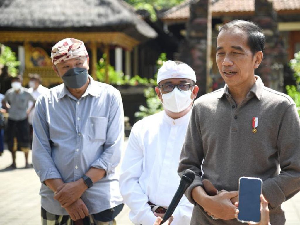 Jokowi Kunjungi Pura Tirta Empul, Dorong Jaga Aset Kebudayaan Negara