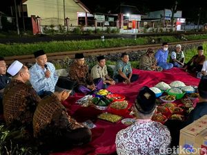 Warga Blitar Gelar Kenduri Berdoa Tak Ada Lagi Kecelakaan di Perlintasan KA