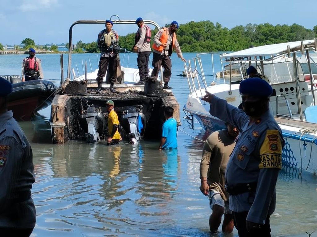 Detik-detik Speedboat Angkut 6 Turis Terbakar di Tanjung Benoa
