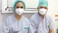 Momen Krisdayanti dan Raul Lemos Dampingi Kellen Sunat