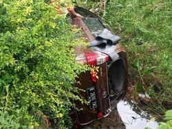 Mau Balik ke Jakarta, Mobil Pemudik Tercebur Sungai di Klaten