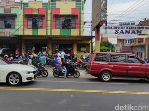 Arus Balik Lebaran, Pusat Oleh-oleh di Malang Diserbu Pembeli