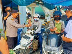 Polisi Imbau Pemudik Tak Bawa Banyak Barang di Pelabuhan Ketapang