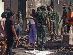 Berdamai, Aparat-Warga Bersihkan Sisa Kerusuhan di Mareje