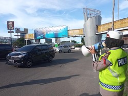 Diminta Putar Balik, Sejumlah Pemobil Ngaku Tak Tahu GT Bekasi Barat Ditutup