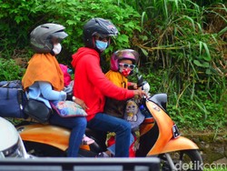 Snapshot: Ragam Ekspresi Pemudik Cilik di Gentong Tasikmalaya
