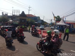 Polisi Ngawi Siaga di Jalur Menanjak Menuju Kawasan Wisata