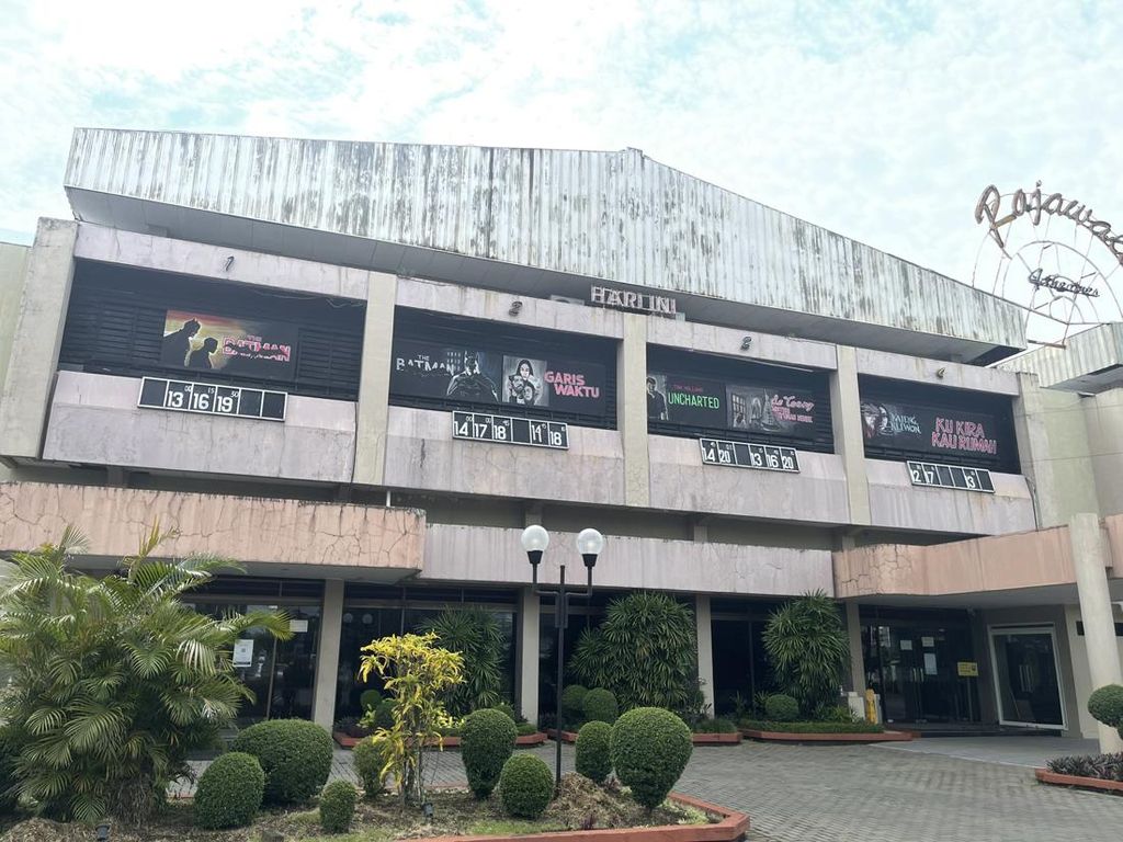 Bioskop Purwokerto Trending, Jadul dan Posternya Dilukis Bioskop Purwokerto Trending, Jadul dan Posternya Dilukis