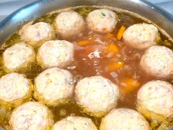 Resep Kuah Bakso Ayam yang Bening Gurih dan Segar
