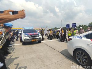 Snapshots: Suasana Saat One Way Resmi Berlaku di GT Kalikangkung Snapshots: Suasana Saat One Way Resmi Berlaku di GT Kalikangkung