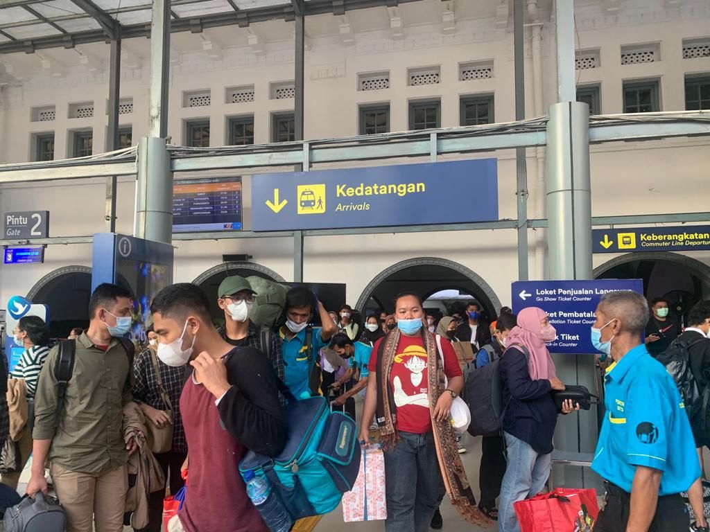 Cerita Warga Balik ke Jakarta H+4 Lebaran Gegara Tiket KA Minggu Habis