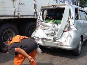 Tabrakan Beruntun di Tol CIkampek Libatkan Lima Mobil!